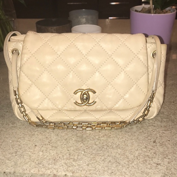 100% Authentic Chanel Cream Purse w Gold Hardware - Picture 8 of 8